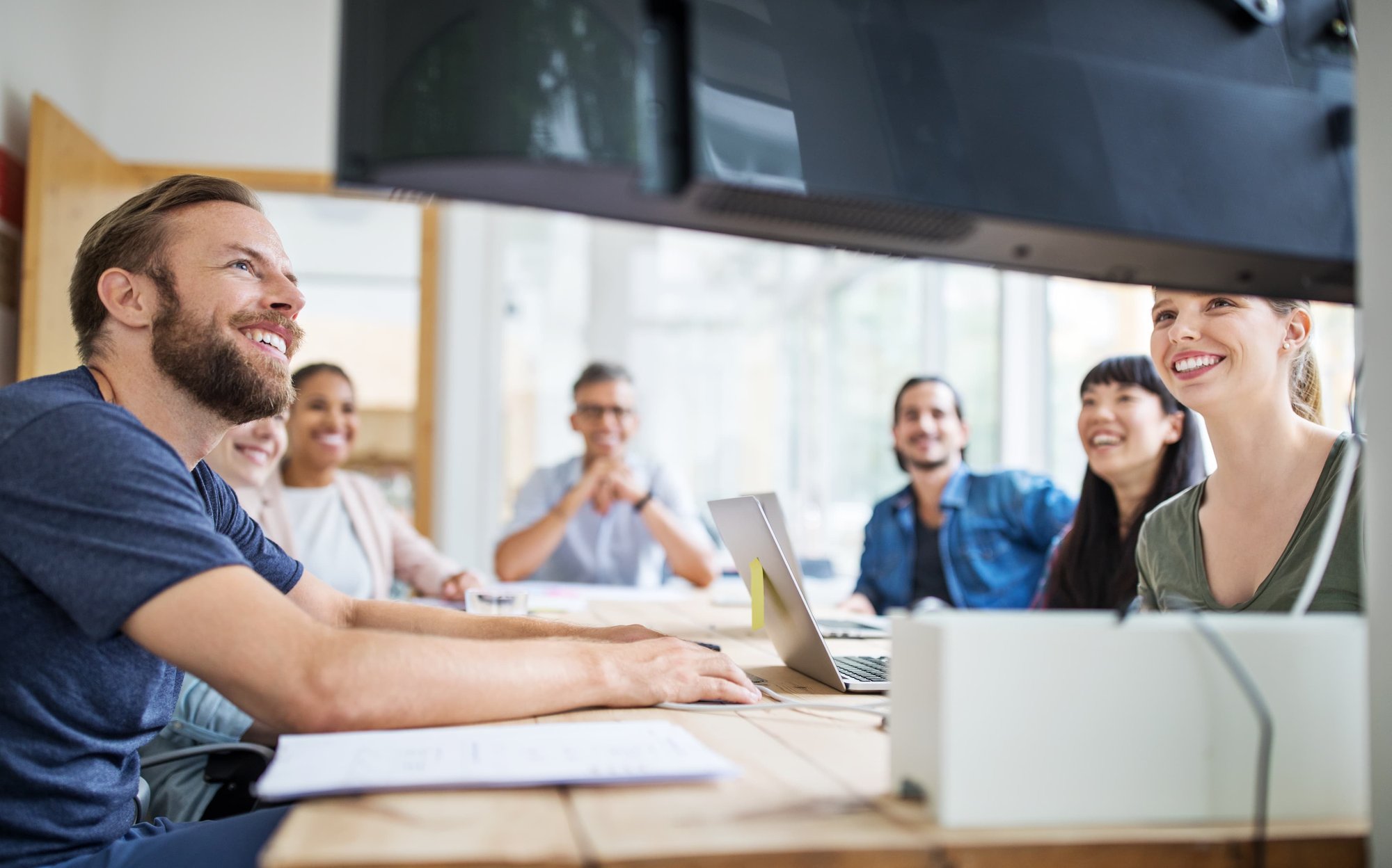 Team around a computer 